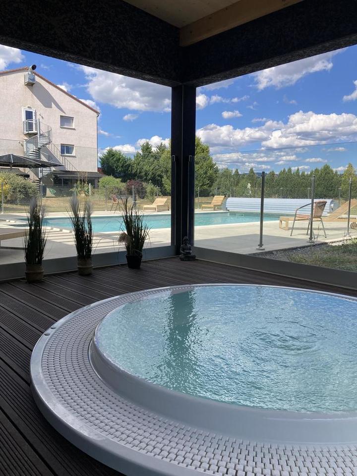 jacuzzi.jpg Jacuzzi