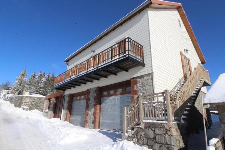 Accès au gîte par l'escalier de coté