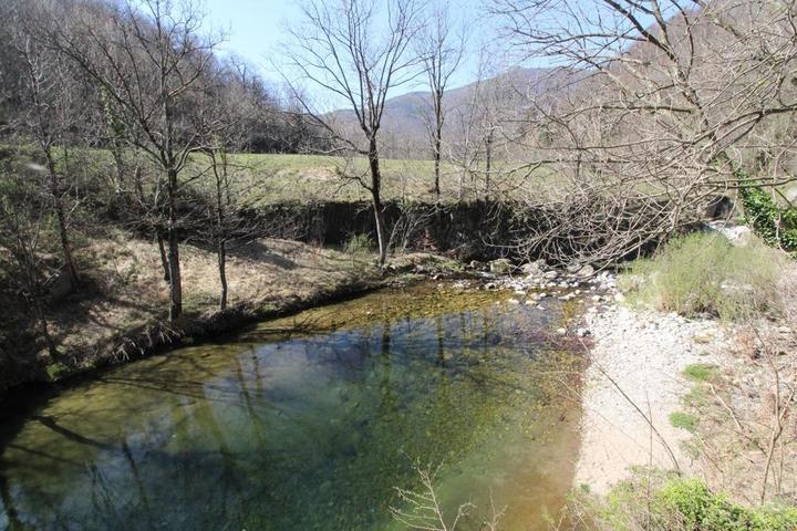 Accès rivière et plage privée au domaine