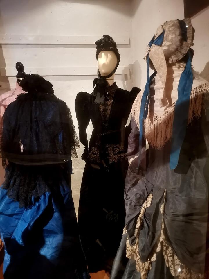 PCU Musée de la Coiffe costumes
