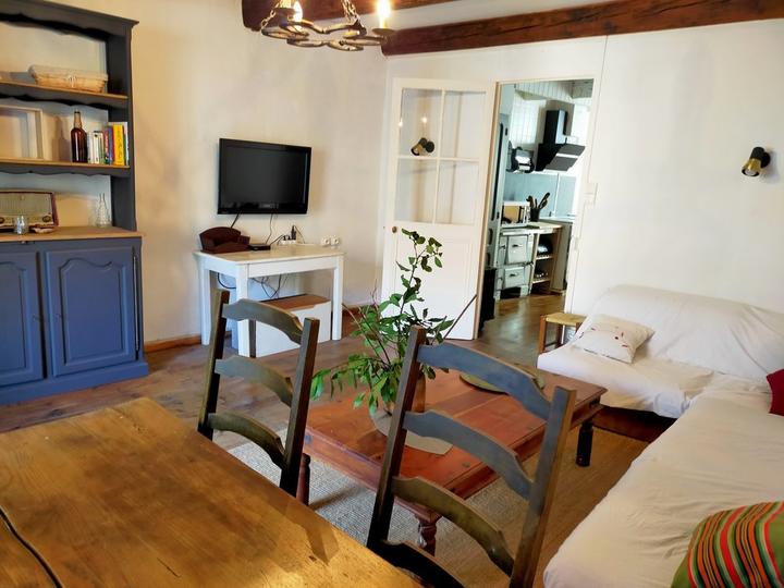 Montpezat sous Bauzon - Maison César - salon et coin tv ©Pardo-Rosnoblet.D Montpezat sous Bauzon - Maison César - salon et coin tv ©Pardo-Rosnoblet.D