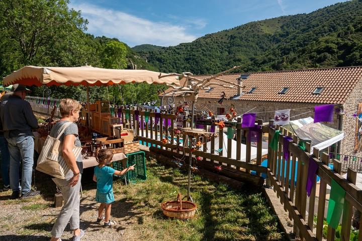 Péreyres - Fête de la myrtille - mobile artisanal ©sourcesetvolcans Péreyres - Fête de la myrtille - mobile artisanal ©sourcesetvolcans