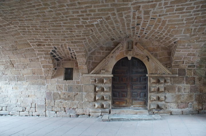 DSC08922.jpg Porte de l'ancien hôpital