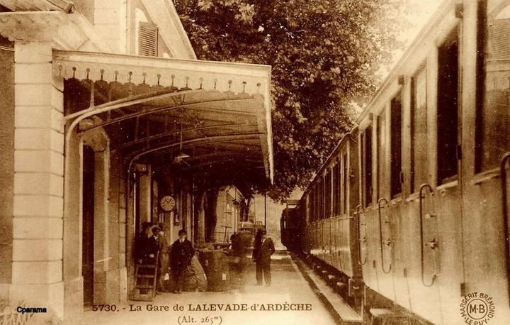 Lalevade - Photo de voyageurs sur l'ancien chemin de fer Lalevade - Photo de voyageurs sur l'ancien chemin de fer