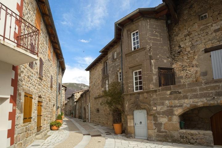 Montpezat-sous-Bauzon - Château de la Ville Basse ©S.BUGNON Montpezat-sous-Bauzon - Château de la Ville Basse ©S.BUGNON