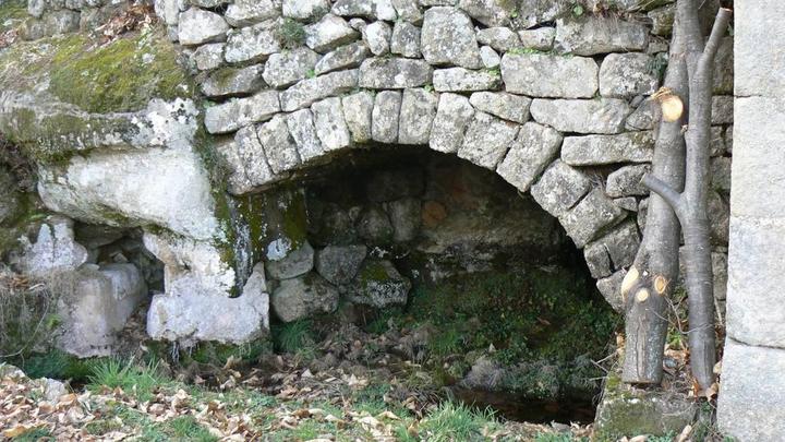 Source avec voute